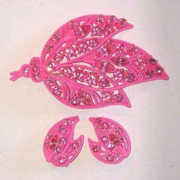 Vintage Jewelry - Vintage Hot Pink Barbie Pink Enamel CZ Rhinestone Brooch & Clip On Earrings Set